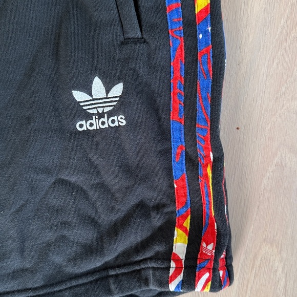 Adidas Pattern Shorts - Picture 3 of 6
